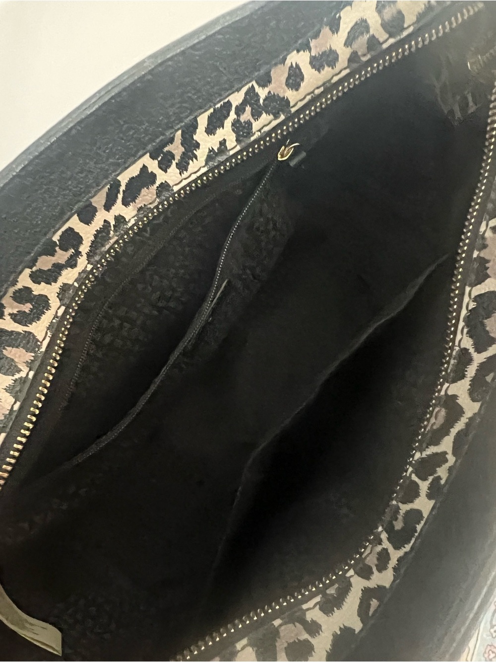 Kate Spade leather handbag with Leopard accents. - Picture 5 of 6